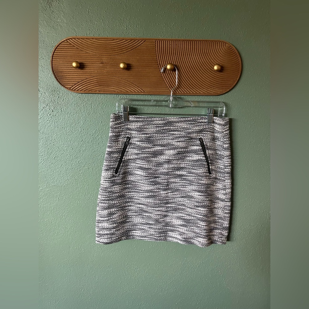 Anne Taylor LOFT, Size 4, skirt. Good condition.